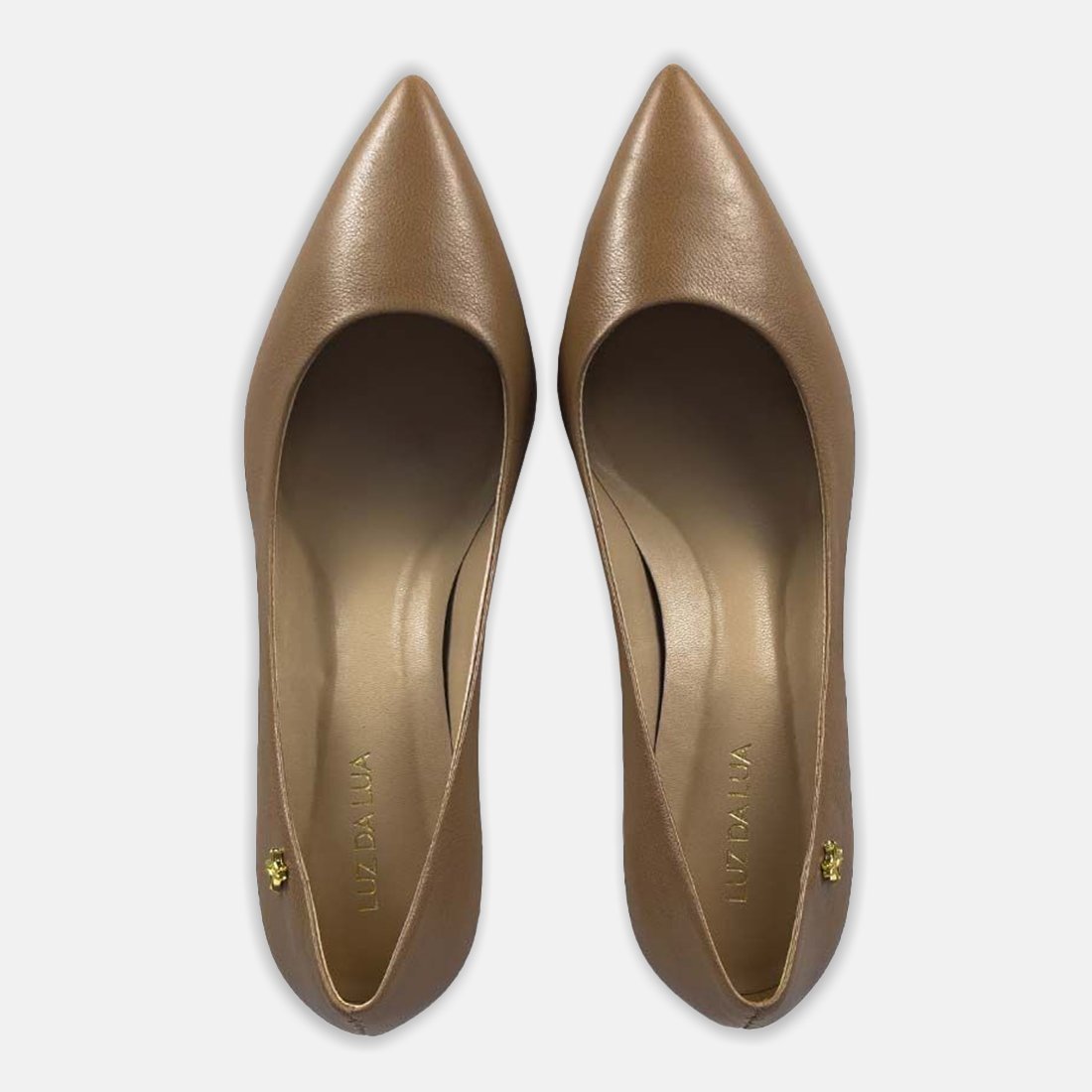 05 sapato scarpin luz da lua bico fino saara com salto fino detalhe dourado 58060700 bege 34