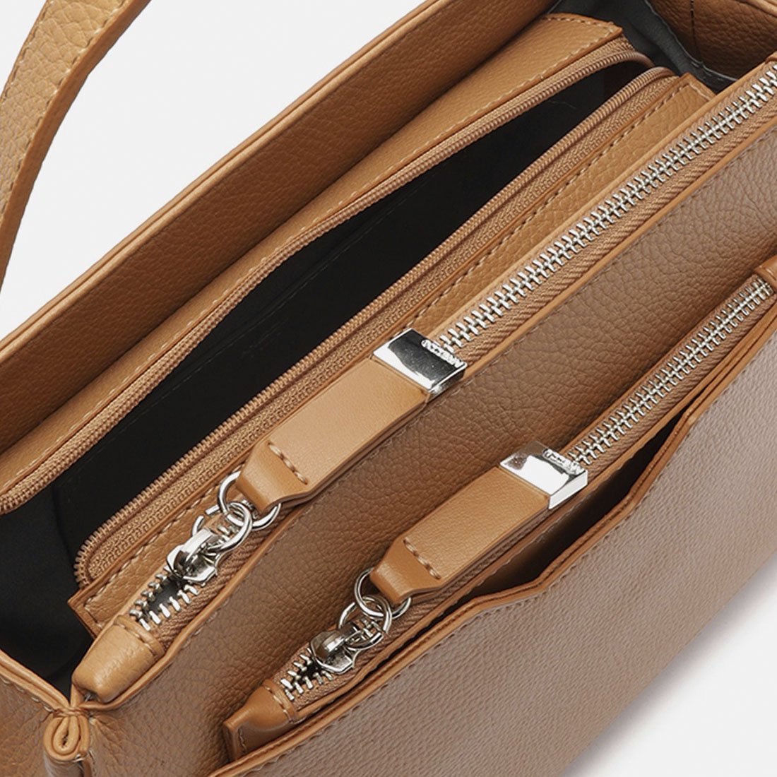 05 bolsa arezzo tote crema emilly grande a581000497